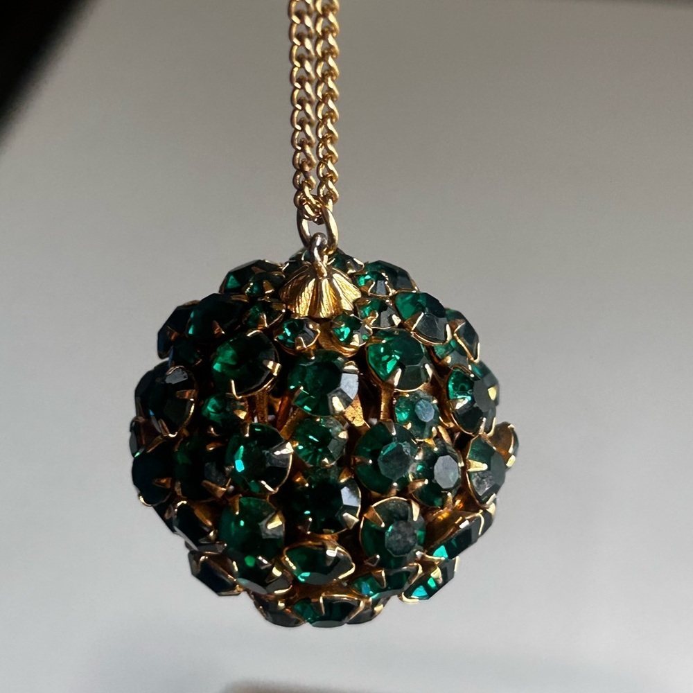 Crystal ball necklace emerald green pendant‎ vintage gold tone